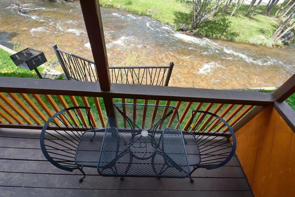 Queen Room with Two Queen Beds with River View 1